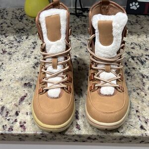 Women’s ladies fur boots tan lace up all occasions cold weather boot